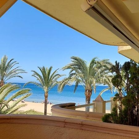 Estupendo apartamento en primera línea de playa y con vistas al mar Dénia Exterior foto
