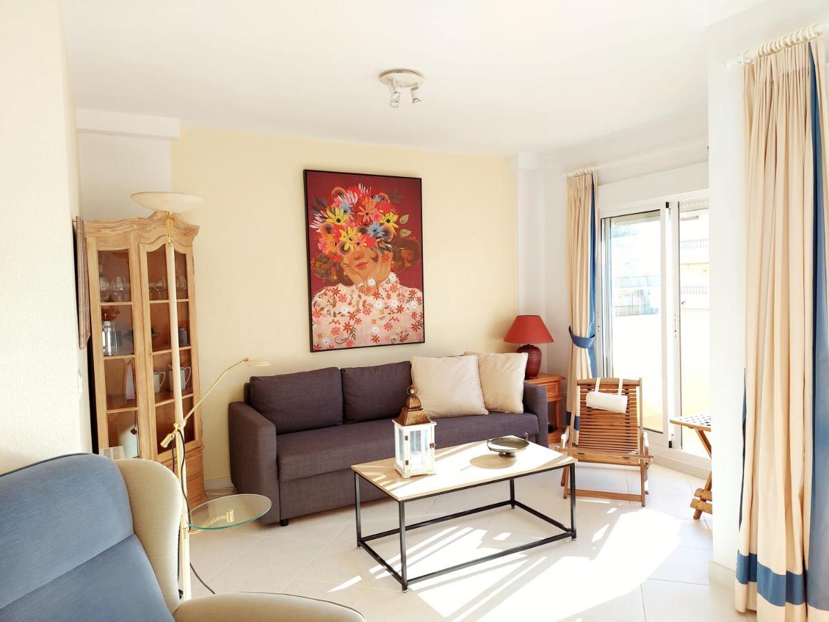 Estupendo apartamento en primera línea de playa y con vistas al mar Dénia Exterior foto