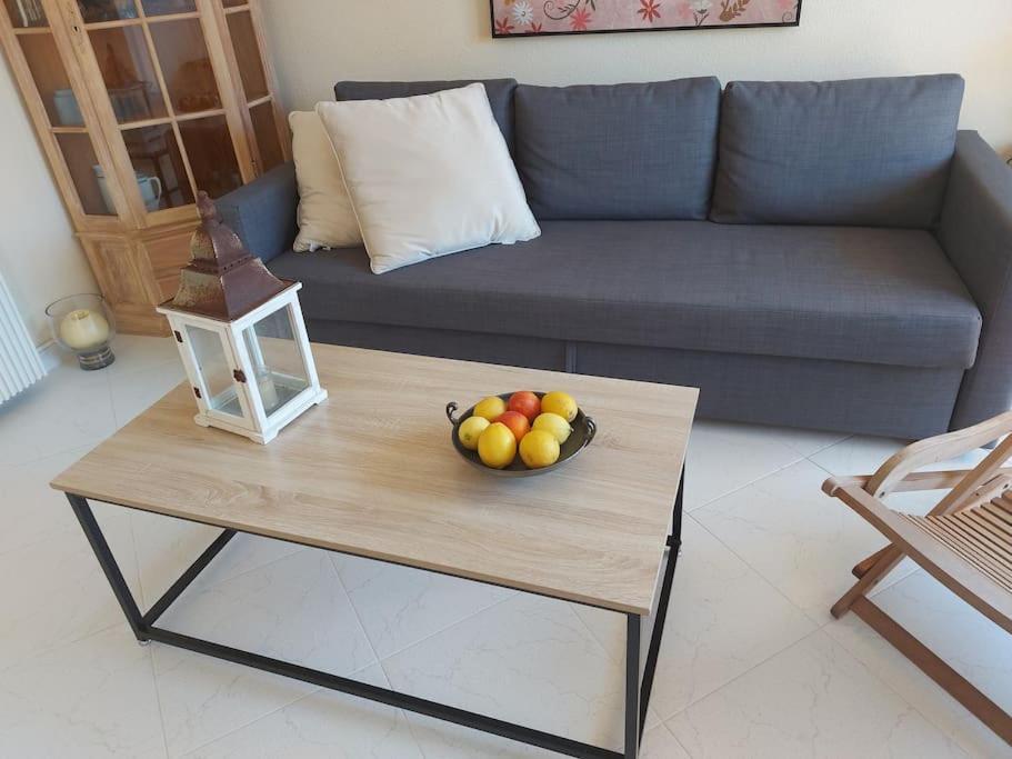 Estupendo apartamento en primera línea de playa y con vistas al mar Dénia Exterior foto