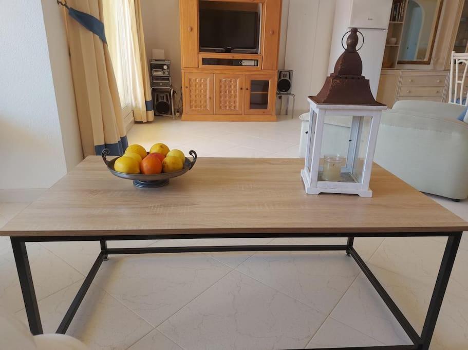 Estupendo apartamento en primera línea de playa y con vistas al mar Dénia Exterior foto