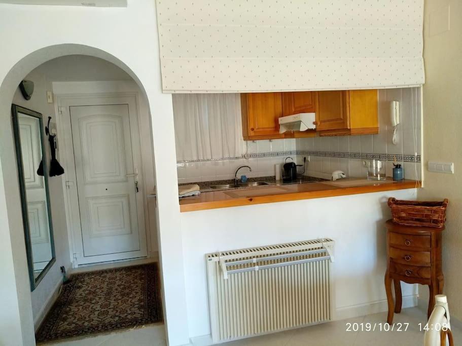 Estupendo apartamento en primera línea de playa y con vistas al mar Dénia Exterior foto