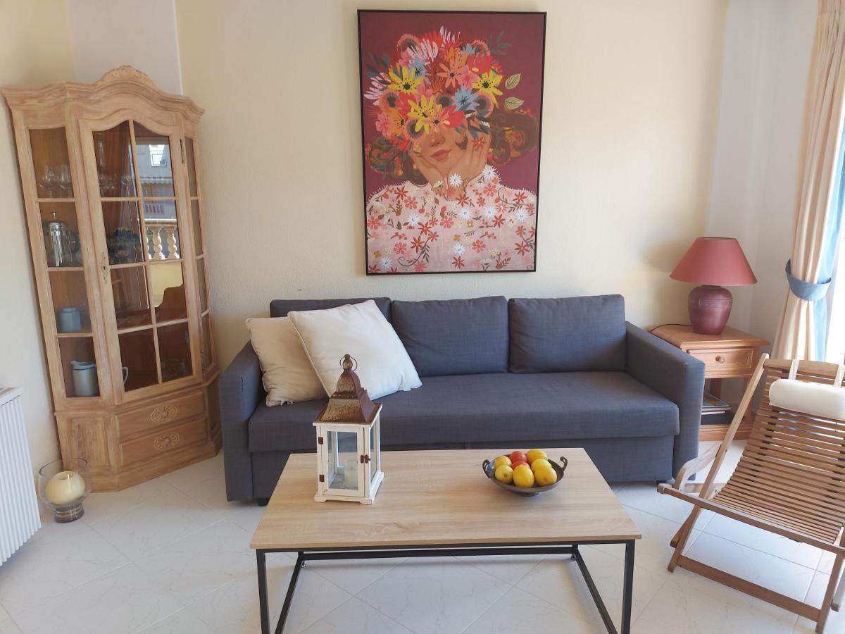 Estupendo apartamento en primera línea de playa y con vistas al mar Dénia Exterior foto